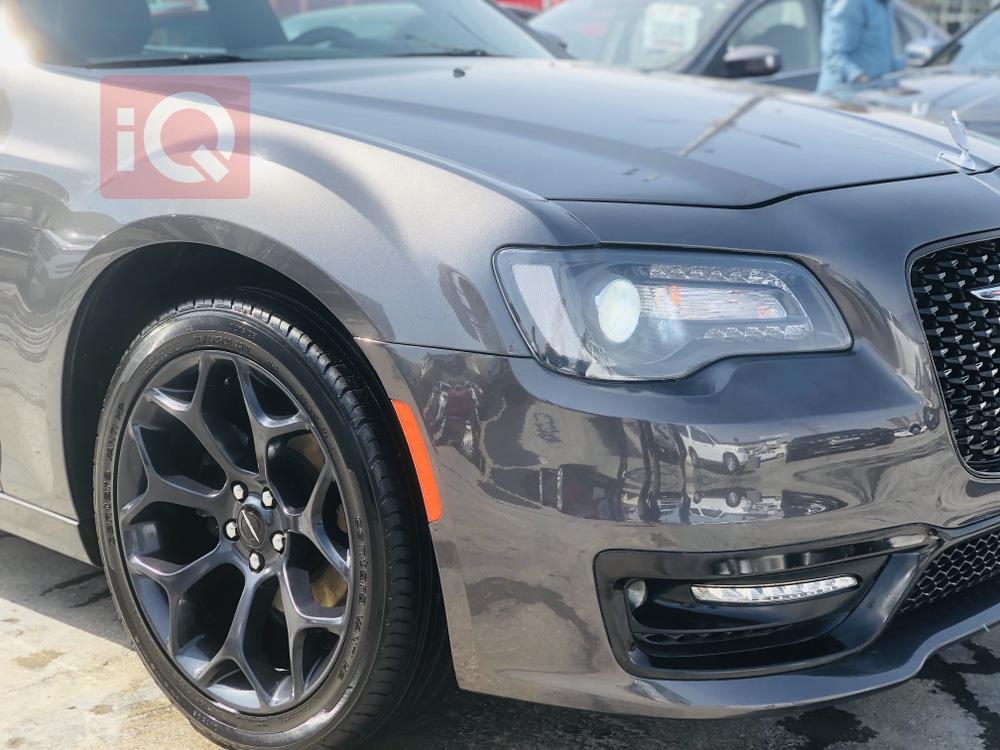 کرایسلەر 300